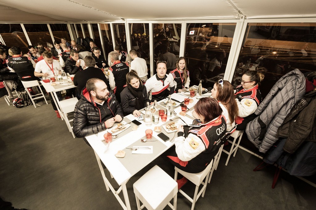 Audi2e a table avant la première course