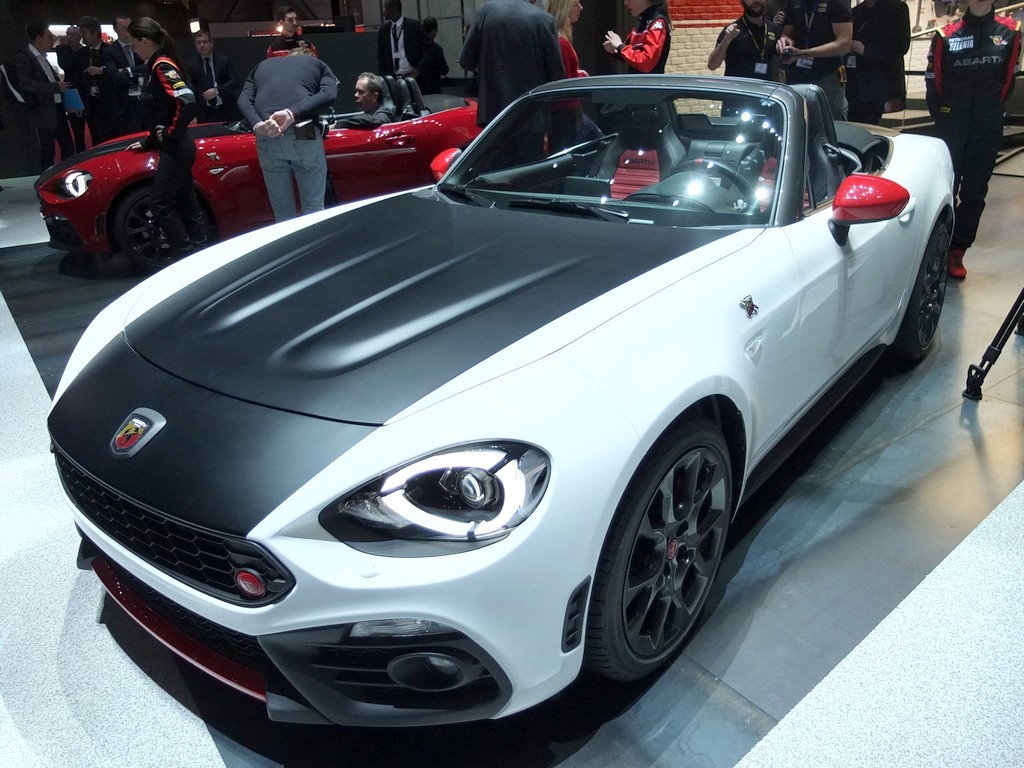 Fiat 124 Spider Abarth (salon de geneve 2016)