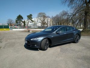 tesla_model-s_devant-fessenheim