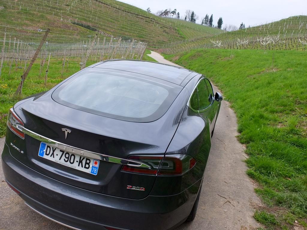 tesla_model-s_vignoble2