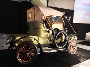 Exposition hall 8 cinéma - détectives - Mondial automobile Paris 2016