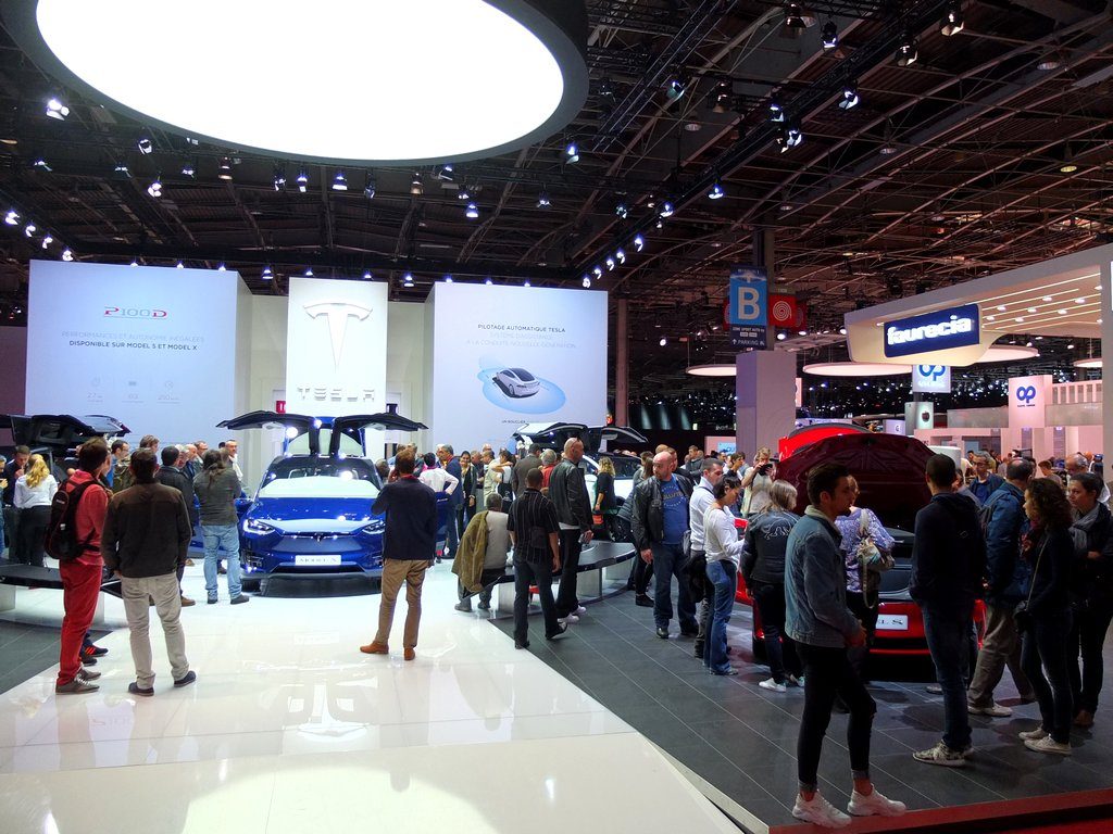 stand tesla - Mondial Automobile Paris 2016