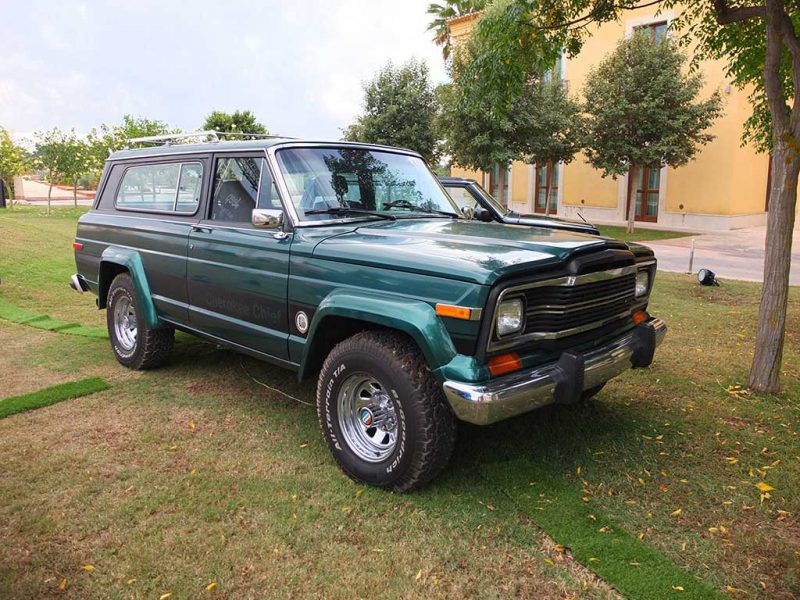 Ancien Jeep Cherokee Chief 1980