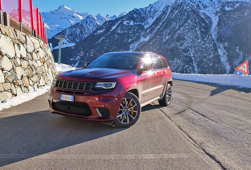 Jeep Grand Cherokee Trackhawk Au Volant De 707 Ch De Muscles Miss 280ch Jeep Grand Cherokee Trackhawk Au Volant De 707 Ch De Muscles Miss 280ch