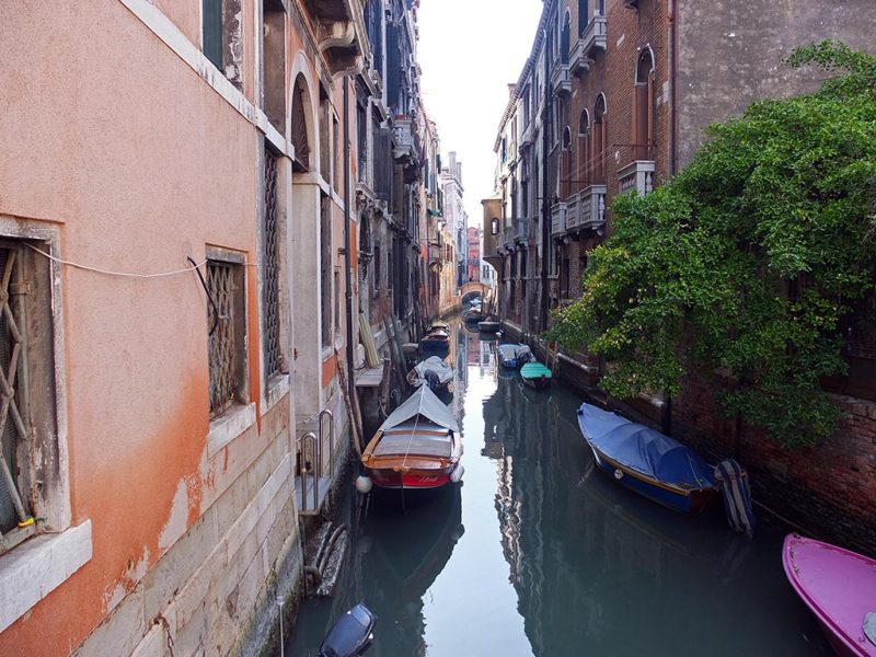 Venise, ses ruelles et ses bateaux