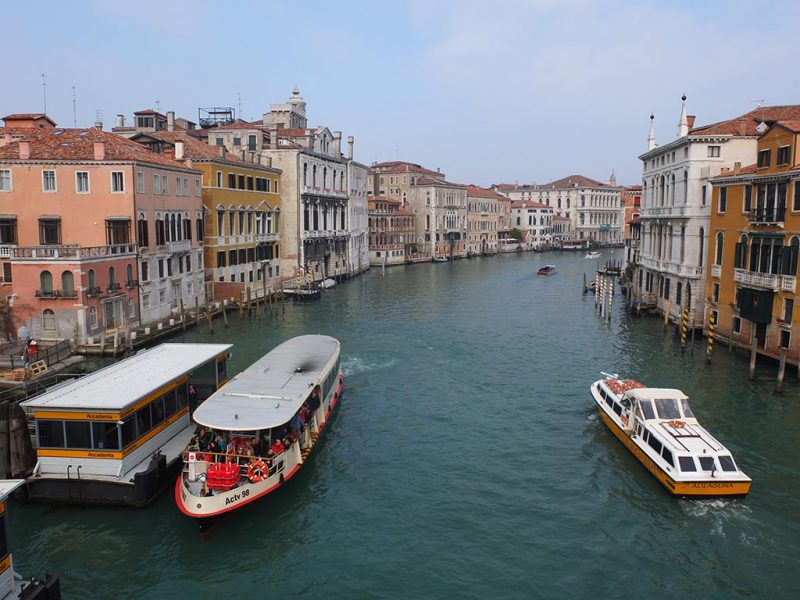 Venise vaporetto sur le Grand Canal
