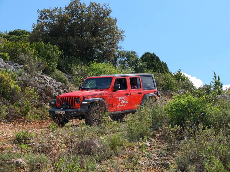 Jeep Academy en Jeep Wrangler Rubicon (domaine de chateau de Lastours)