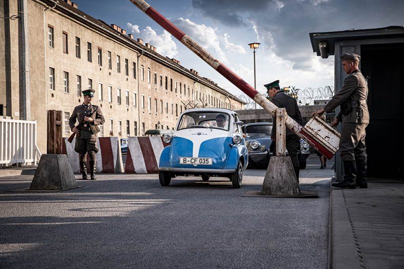 pub bmw isetta mur de berlin