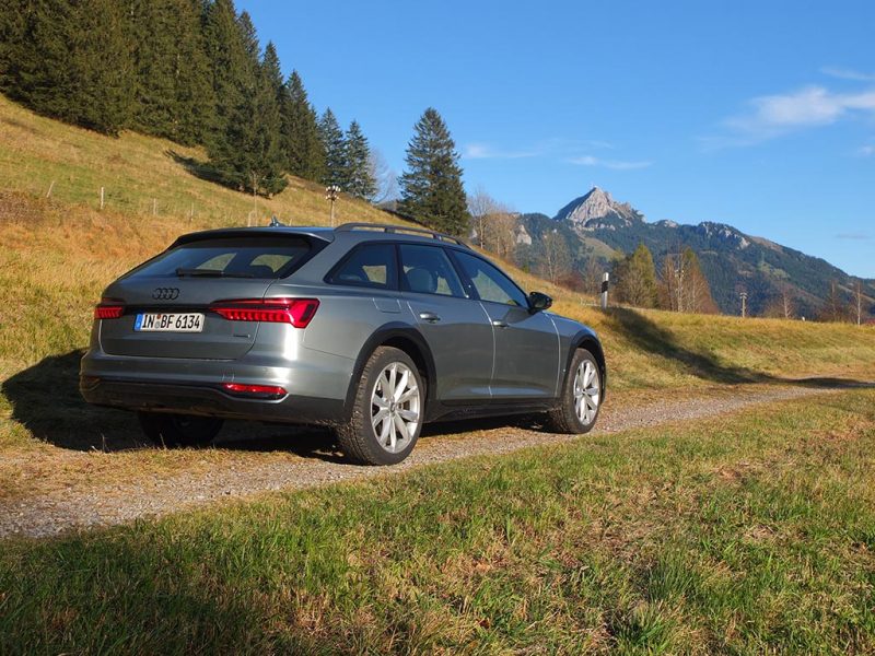 Audi A6 allroad quattro 2019 (vert gavial)