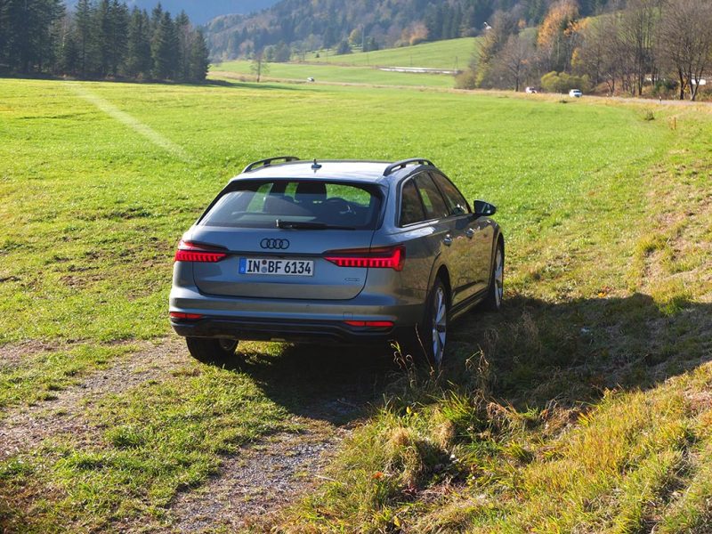 Audi A6 allroad quattro 2019 (vert gavial)