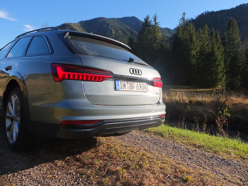 Audi A6 allroad quattro 2019 (vert gavial)